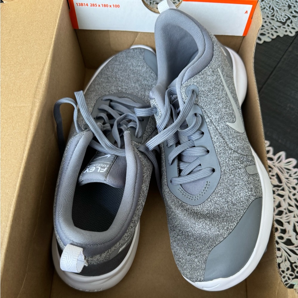 Nike women’s 6.5